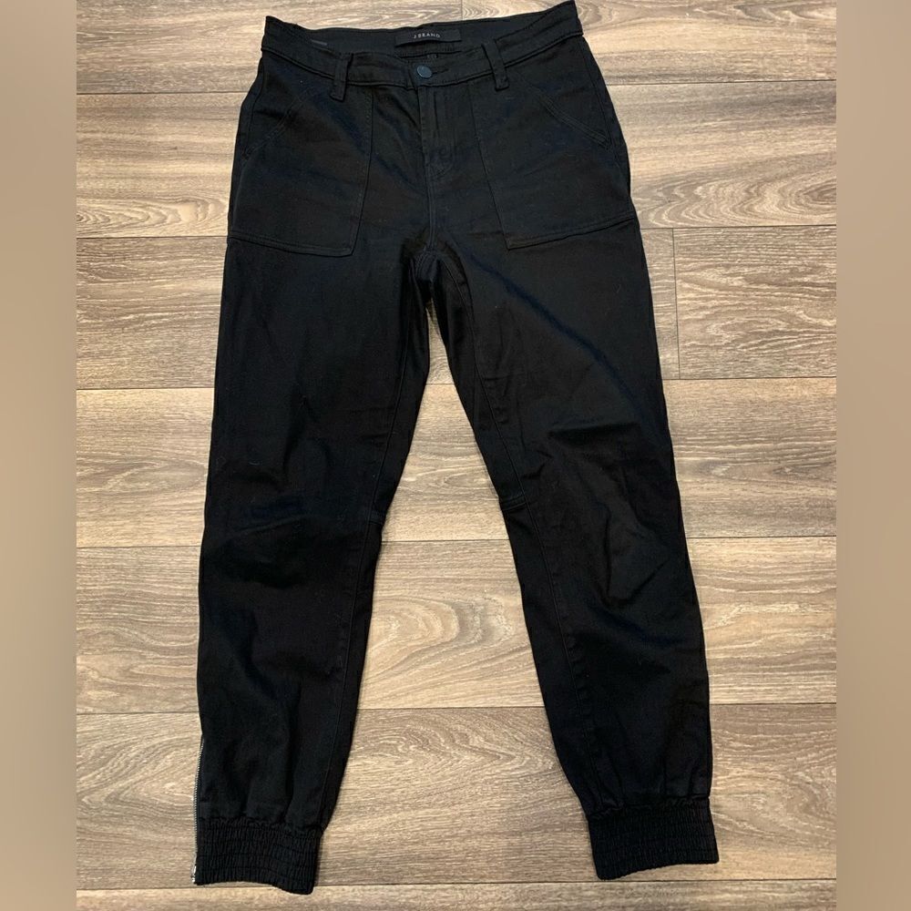 J. Brand ankle jogger style pants.  Size 24. Side zip at the ankle.